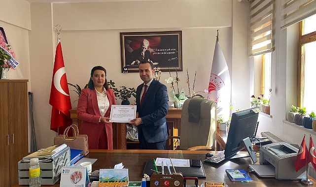  Müdür Fatoş Okullu Teşekkür Belgesi Aldı