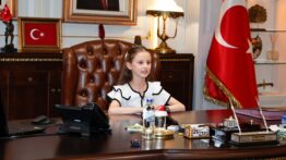 Vali Köşger, 23 Nisan’da Koltuğunu Minik Vali Nurcan Erva Aydın’a Devretti