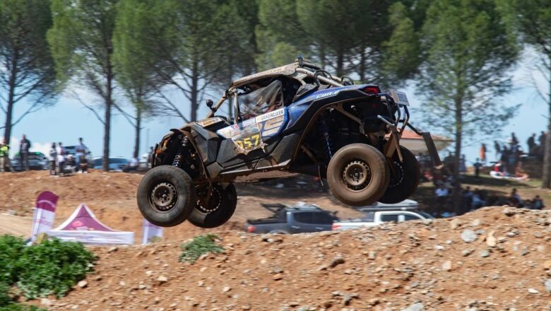  Kahramanmaraş’ta Offroad Heyecanı: Şampiyonlar Kupalarını Kaldırdı