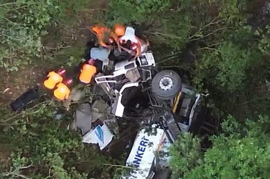  Bursa’da Yangın Bölgesine Su Taşıyan Tanker Devrildi: 3 kisi hayatini kaybetti