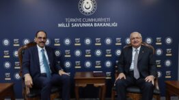 Bakan Yaşar Güler ve MİT Başkanı İbrahim Kalın, IDEF 2025’te Bir Araya Geldi