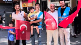 Balıkesir’de “Terörsüz Türkiye” vurgusu: AK Parti Gençlik Kolları’ndan bayrak dağıtımı