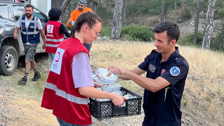  Kızılay, 2025 Orman Yangınlarıyla Mücadelede Sahada: 40 İlde Destek, 1.7 Milyon Gıda ve İçecek Ulaştırıldı
