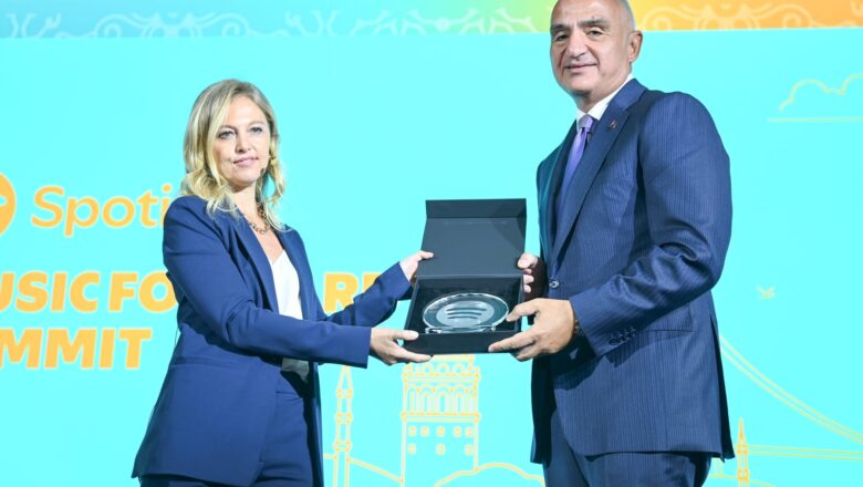  Bakan Ersoy: “Türk Sanatçıların 2024’te Küresel Başarısı 2,8 Milyar Dinleyiciye Ulaştı”