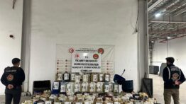 Gümrük Muhafaza Ekiplerinden 3 İlde Dev Uyuşturucu Operasyonu: 1,3 Ton Madde Ele Geçirildi