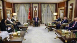 Cevdet Yılmaz, Riyad’da Suudi Arabistan Yatırım Bakanı Halid El-Falih İle Görüştü