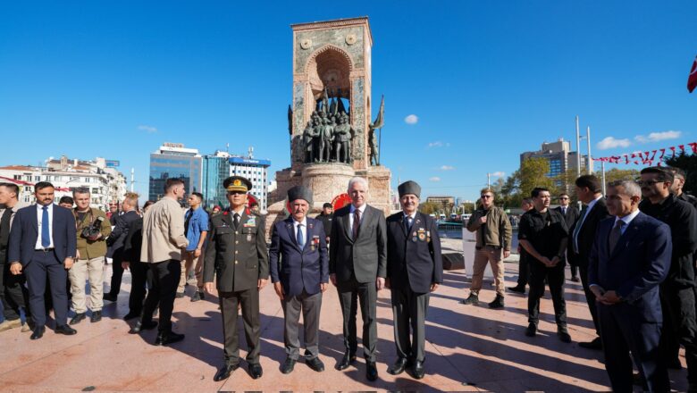  İstanbul’un Kurtuluşunun 102’nci Yılı Taksim’de Törenle Kutlandı
