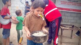 Türk Kızılay, Gazze’de Her Gün 21 Bin Kişiye Sıcak Yemek Ulaştırıyor