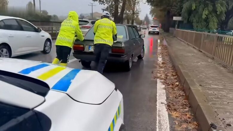  Yalova Trafik Ekiplerinden Yağmur Altında Örnek Mücadele