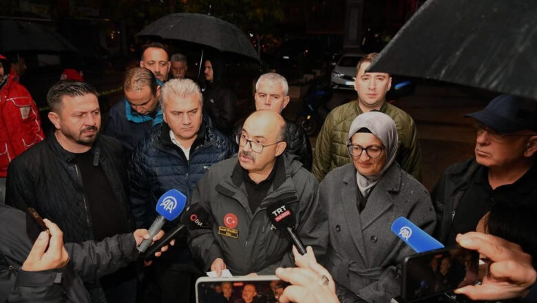  Sındırgı’da Deprem Sonrası AK Parti Heyeti Sahada