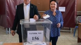 KKTC Başbakanı Ünal Üstel Oyunu Kullandı