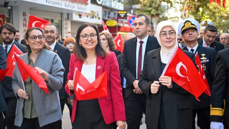 Yalova’da Cumhuriyet’in 102’nci Yılı Coşkuyla Kutlandı