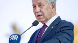 Bülent Arınç’tan KKTC Cumhurbaşkanı Tufan Erhürman’a Tebrik: “Kıbrıs İçin Yeni Bir Dönem Başlıyor”