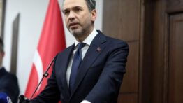 Bakan Bayraktar: Diyarbakır’da 4 Sahada 24 Kaya Petrolü Sondajı Yapılacak