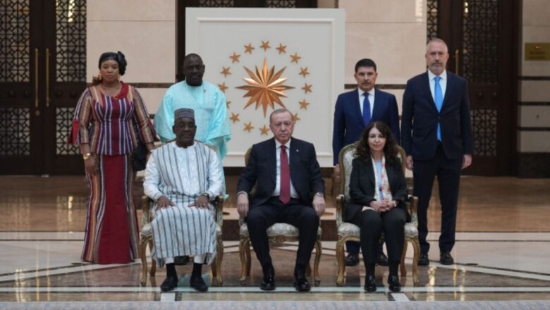  Cumhurbaşkanı Erdoğan, Beş Ülkenin Yeni Büyükelçisini Kabul Etti