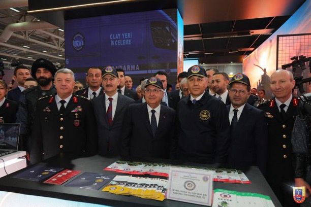  İçişleri ve Milli Savunma Bakanlarından Jandarma Standına Ziyaret