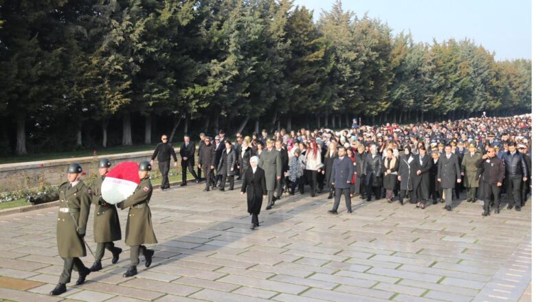  Bakan Göktaş, Kadınlara Seçme ve Seçilme Hakkının 91’inci Yılında Anıtkabir’i Ziyaret Etti