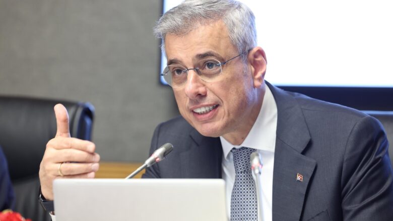  Sağlık Bakanı Memişoğlu: “Yardım TIR’larımız İran Yolunda”