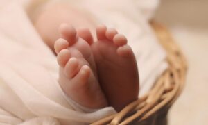 Gazze’de Kısıtlamalar Nedeniyle Bebek Bezi Krizi