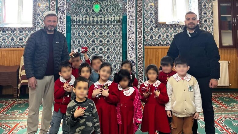  Akyaka’da miniklerden anlamlı cami ziyareti