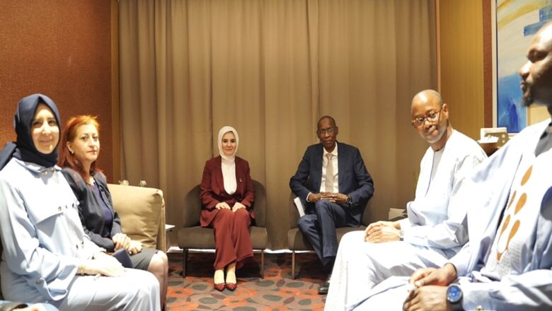  Bakan Göktaş, Senegalli Mevkidaşı Cheikh Niang ile Görüştü