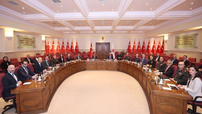  Milli Savunma Bakanı Yaşar Güler, ABD-Türkiye İş Konseyi Heyetini Kabul Etti