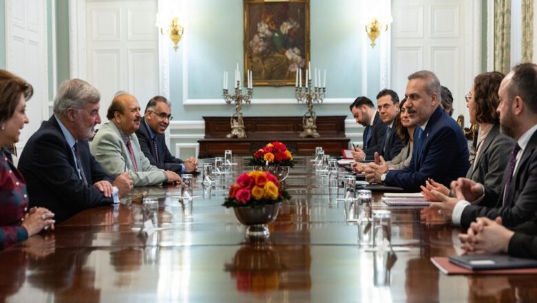  Bakan Fidan, İngiltere Parlamentosu Üyeleriyle Bir Araya Geldi