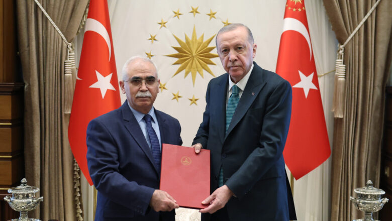  Cumhurbaşkanı Erdoğan, AYM Başkanı Özkaya’yı Kabul Etti