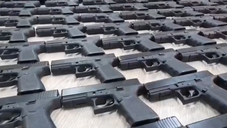  İstanbul ve Adana’da Dev Silah Operasyonu: Bin 107 Ruhsatsız Tabanca Ele Geçirildi