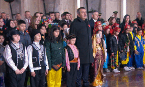 Bakan Tekin ve Öğrencilerden Anıtkabir’e 23 Nisan Ziyareti: “Değer Katan Bireyler Yetiştiriyoruz”