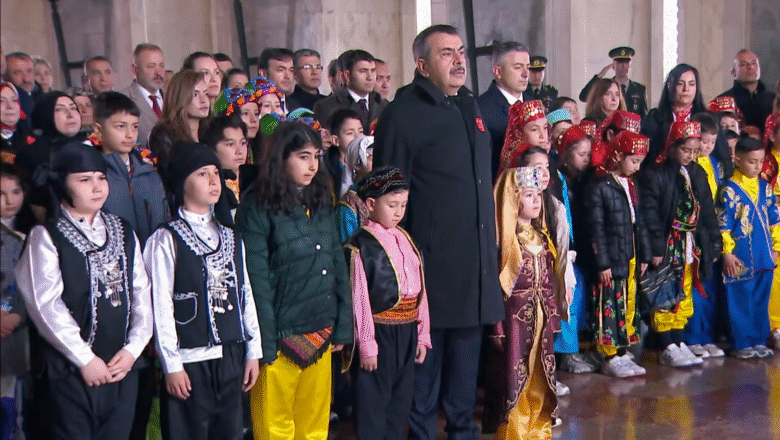  Bakan Tekin ve Öğrencilerden Anıtkabir’e 23 Nisan Ziyareti: “Değer Katan Bireyler Yetiştiriyoruz”