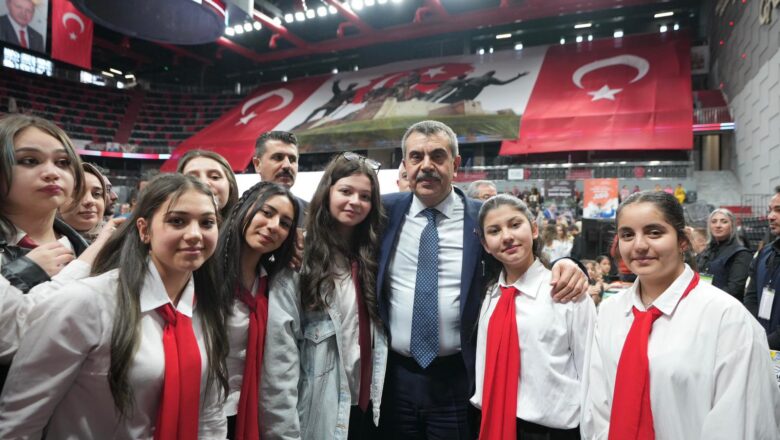  Bakan Tekin Gaziantep’te “Şehrim Okulum” Projesini Başlattı: “Kendi Değerlerimizi Tanıyarak Başlasınlar”