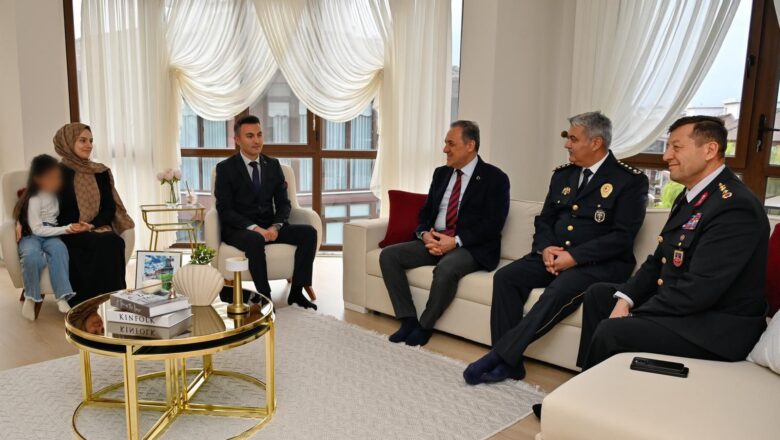  Vali Usta’dan Kahraman Polislere Anlamlı Ziyaret