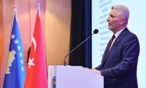 Bakan Bolat, 23 Nisan Coşkusunu Kosova’da Paylaştı: “Kardeşlik Bağlarımız Daim Olsun”