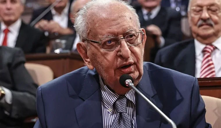  Eski TBMM Başkanı Hüsamettin Cindoruk Vefat Etti: Siyasilerden Taziye Mesajları Yağdı