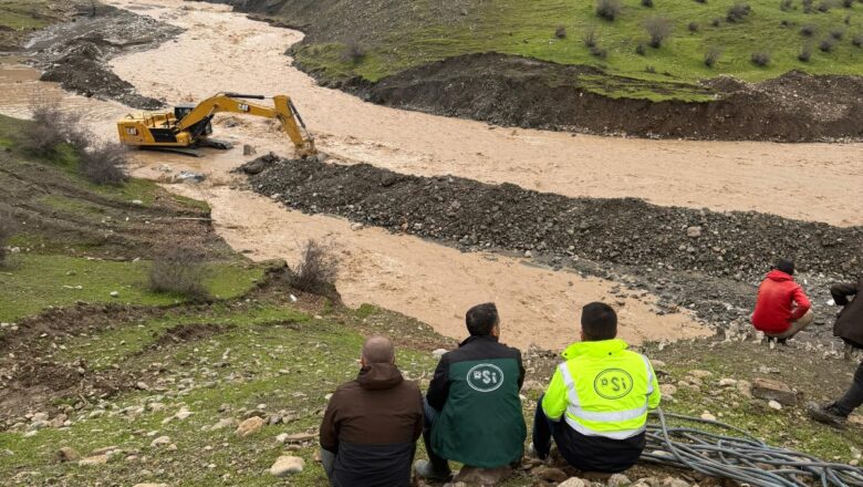  Siirt’te Taşkın Alarmı: Şirvan’da Müdahale Çalışmaları Aralıksız Sürüyor
