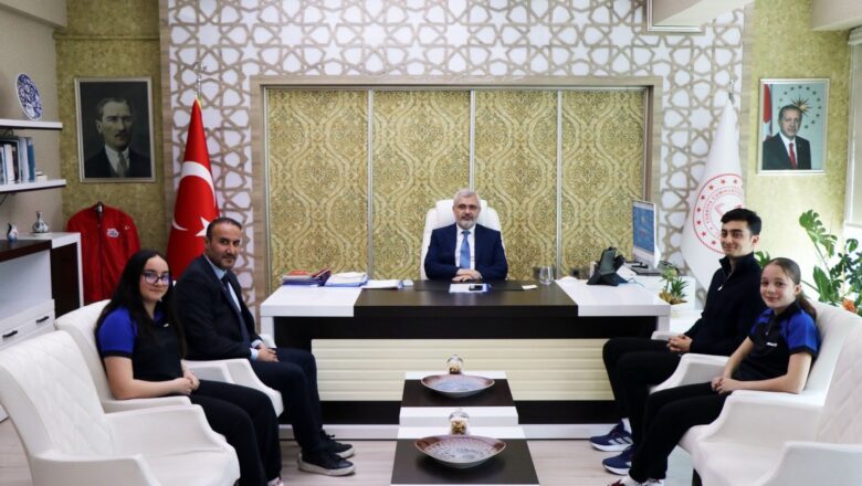  Yıldız Kız Masa Tenisi Takımı Yalova İl Milli Eğitim Müdürü Yılmaz’ı Ziyaret Etti