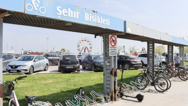  Yalova Belediyesi Bisiklet Park Alanlarını Yeniliyor