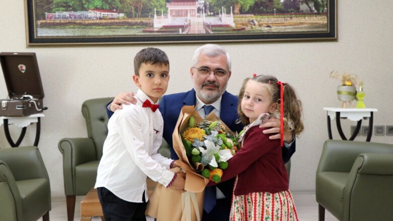  Yalova’da Öğrencilerden İl Milli Eğitim Müdürü Yılmaz’a Ziyaret