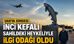 Van’ın simgesi inci kefali sahildeki heykeliyle ilgi odağı oldu