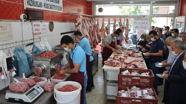  Kars’ta kasaplarda Bayram Sonrası “Kıyma Mesaisi”