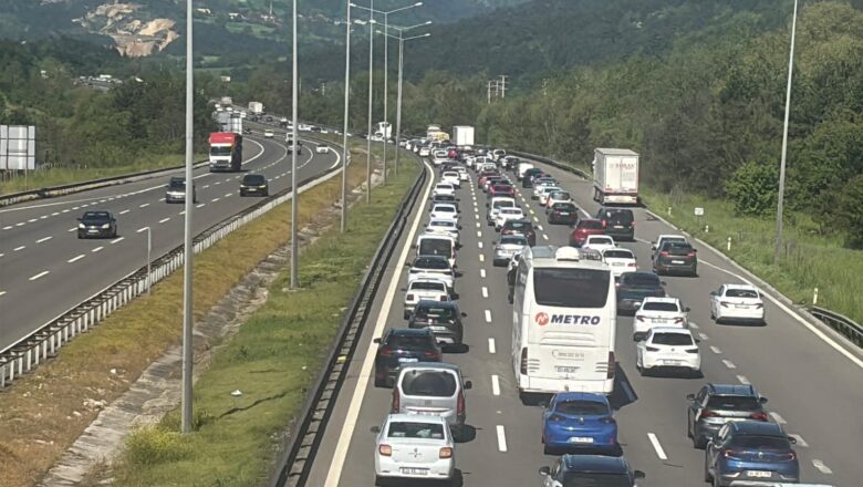  Anadolu Otoyolu Bolu Geçişinde Bayram Dönüşü Trafiği