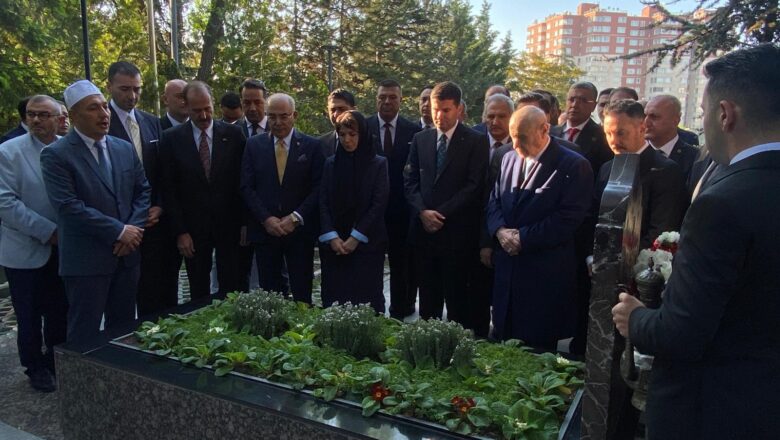 MHP Lideri Devlet Bahçeli’den Alparslan Türkeş’in Kabrine Kurban Bayramı Ziyareti