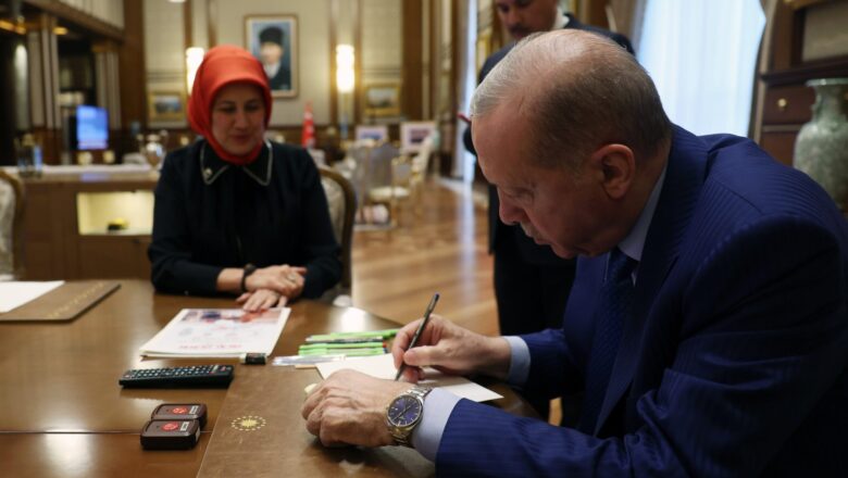  Cumhurbaşkanı Erdoğan, Kurban Bağışını Türk Kızılay’a Yaptı