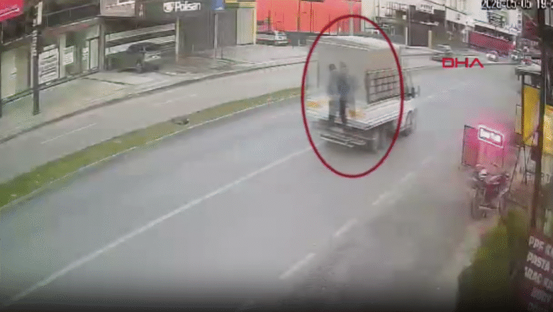 Adana’da Motosikletle Takip Ettikleri Kamyonetten 40 Kilo Et Çaldılar