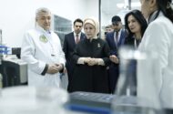Emine Erdoğan Kazakistan’da Uluslararası Sıfır Atık Eğitim Laboratuvarı’nın Açılışını Gerçekleştirdi