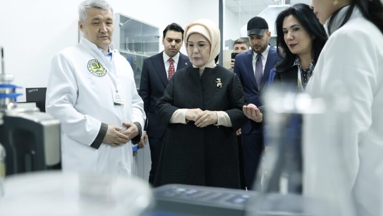  Emine Erdoğan Kazakistan’da Uluslararası Sıfır Atık Eğitim Laboratuvarı’nın Açılışını Gerçekleştirdi