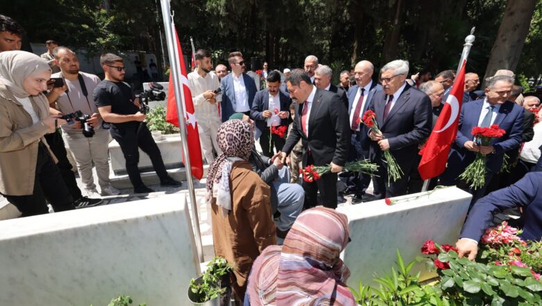 Vali Masatlı ve protokolden Antakya Şehitliği’ne bayram ziyareti