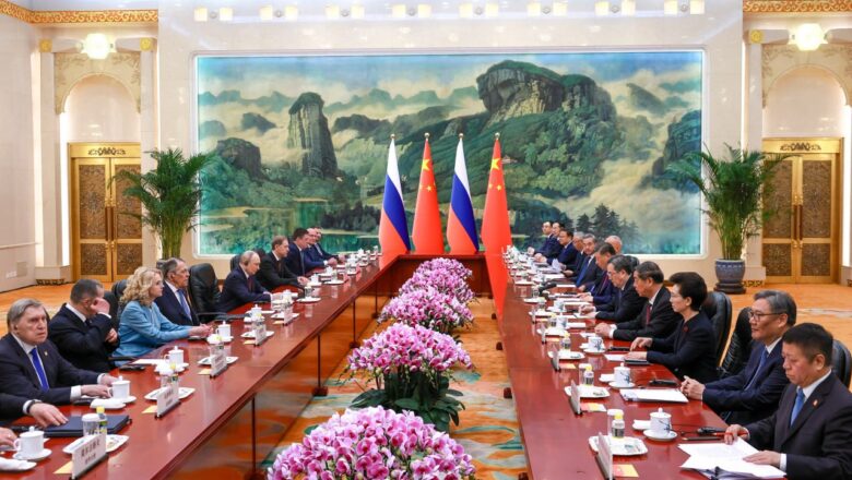 Rusya Devlet Başkanı Putin Çin’de Resmi Törenle Karşılandı