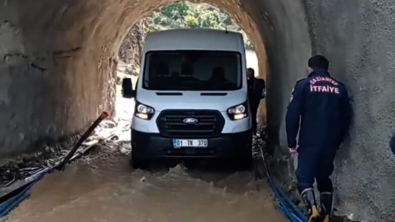  Gaziantep’te Sağanak Sonrası Alt Geçitte Mahsur Kalan Aileyi İtfaiye Kurtardı